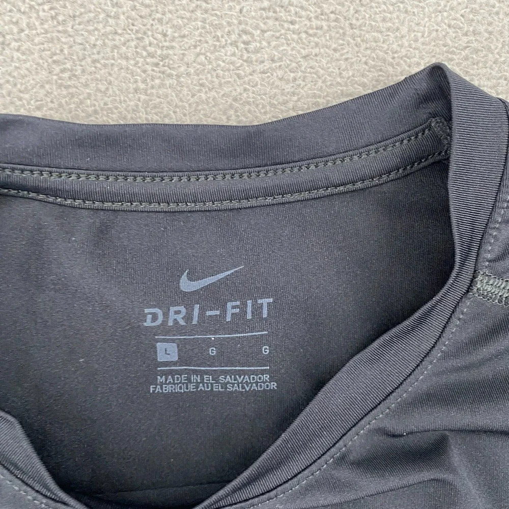 Nike Athletic T Shirt L Black Stretch Crew Neck Graphic Swoosh Logo Base Layer